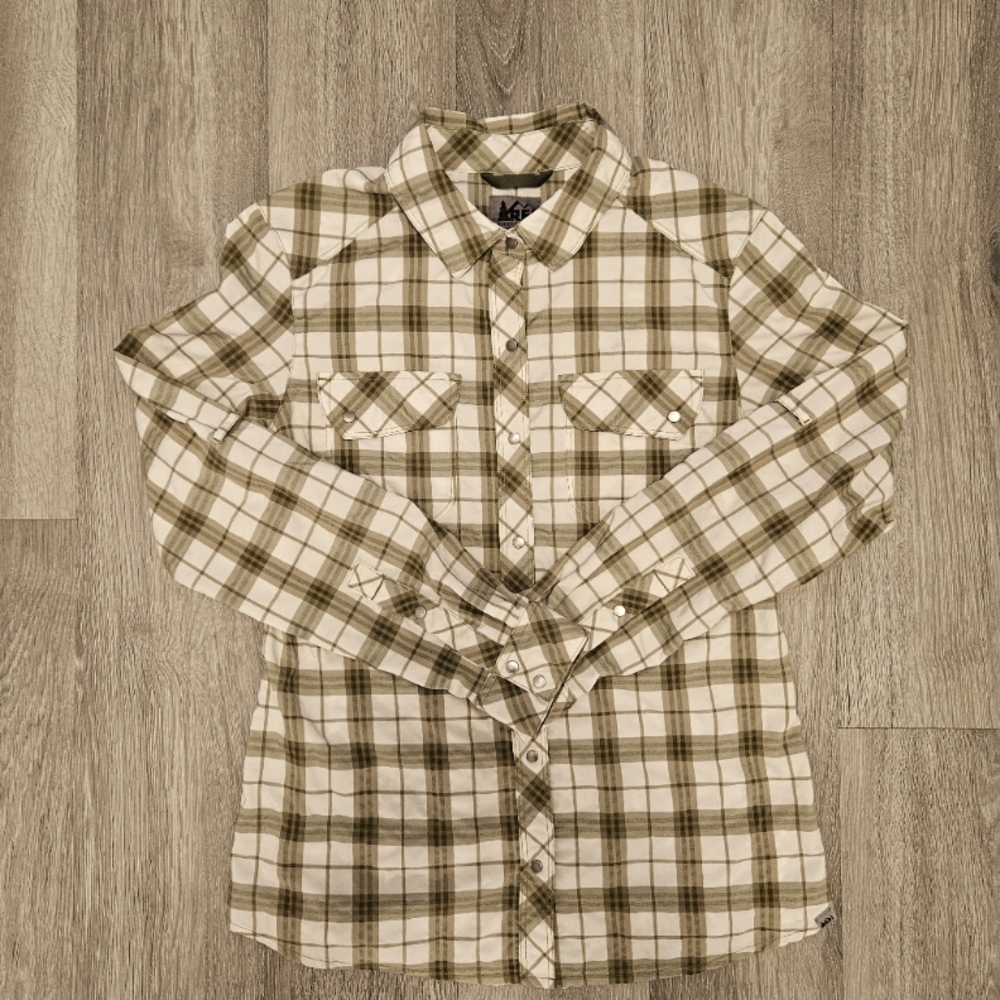 REI Snap Shirt Womens XS Long Sleeve Button Up Vented Outdoor Hiking Plaid